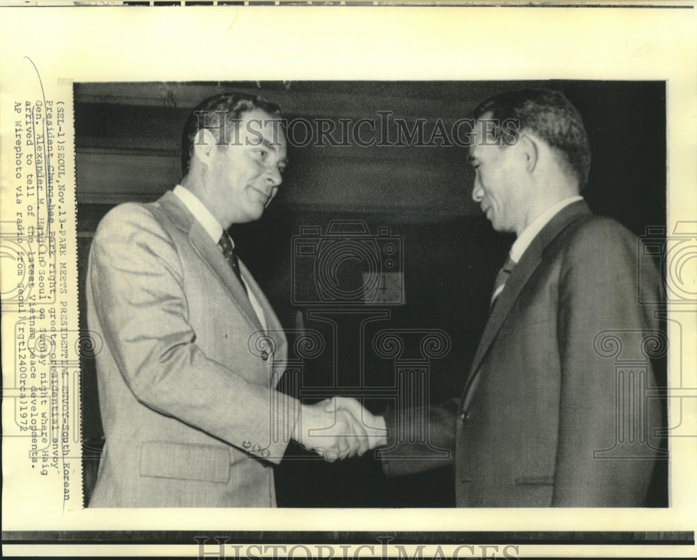 1972 Press Photo South Korean President Chung-hee greets General Haig in Seoul