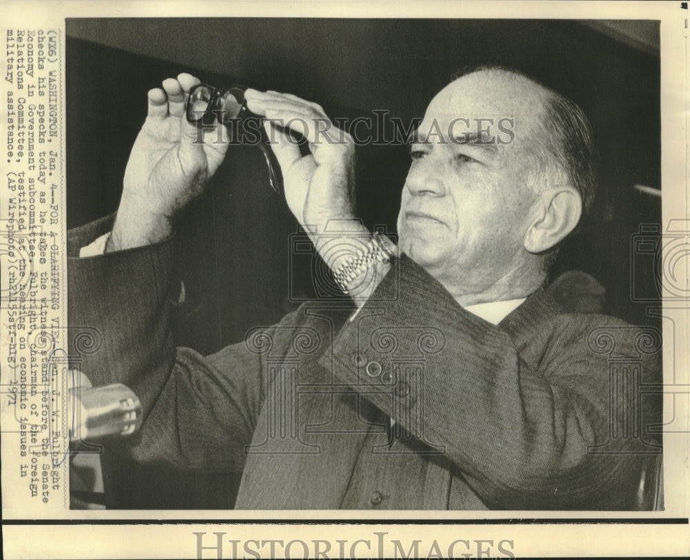1971 Press Photo Sen. Fulbright appears at Senate Economy in Government hearing