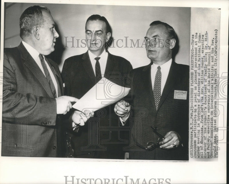 Load image into Gallery viewer, 1961 Press Photo Rev. William Genne &amp; others at planned parenthood panel in NY
