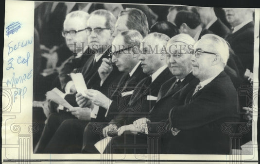 1969 Press Photo Officials at West German Federal Assembly in West Berlin