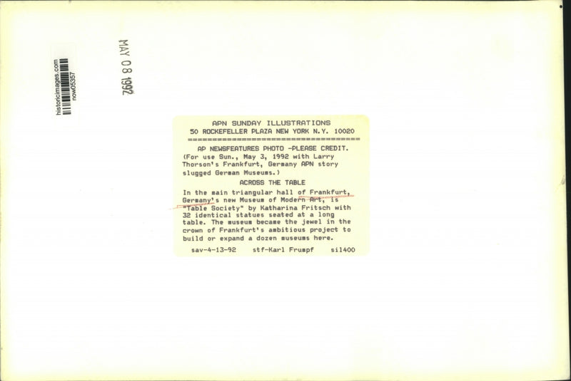 Load image into Gallery viewer, 1992 Press Photo "Table Society" on display at Frankfurt, Germany's new museum
