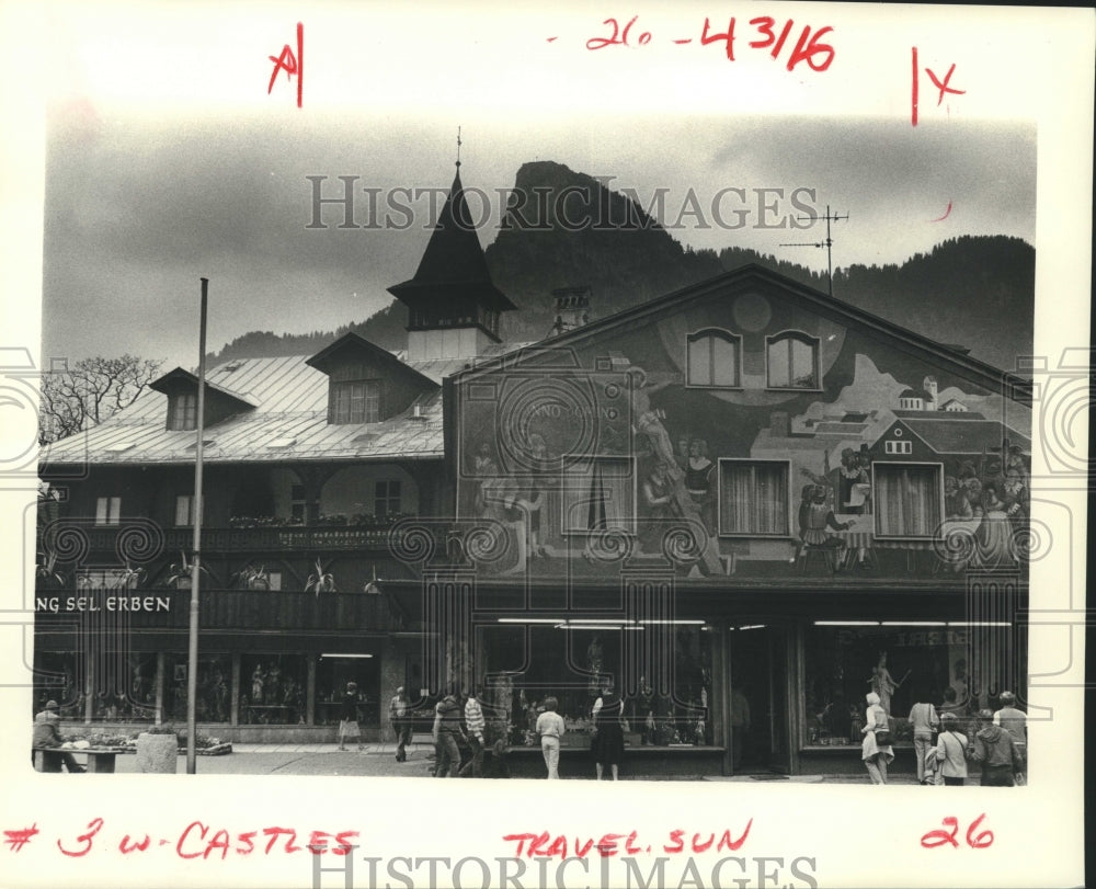 1986 Press Photo Oberammergau buildings feature religious murals. - now05361