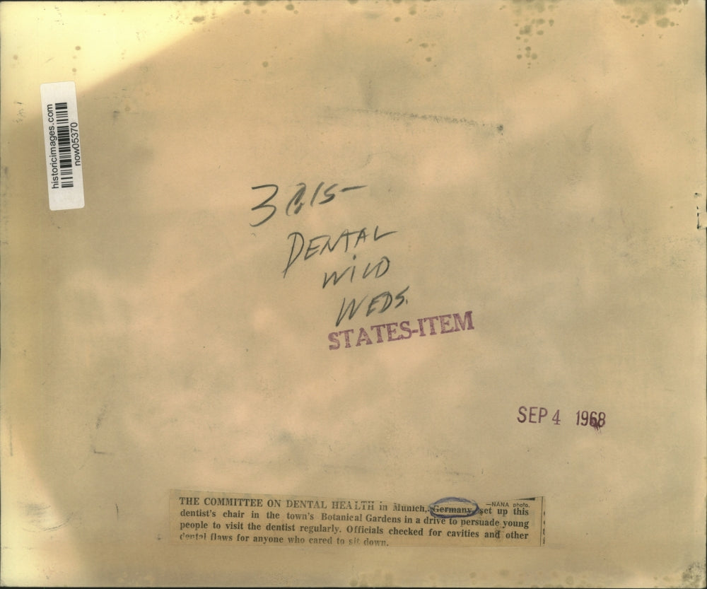 1968 Press Photo Dental health drive in Munich, Germany's Botanical Gardens