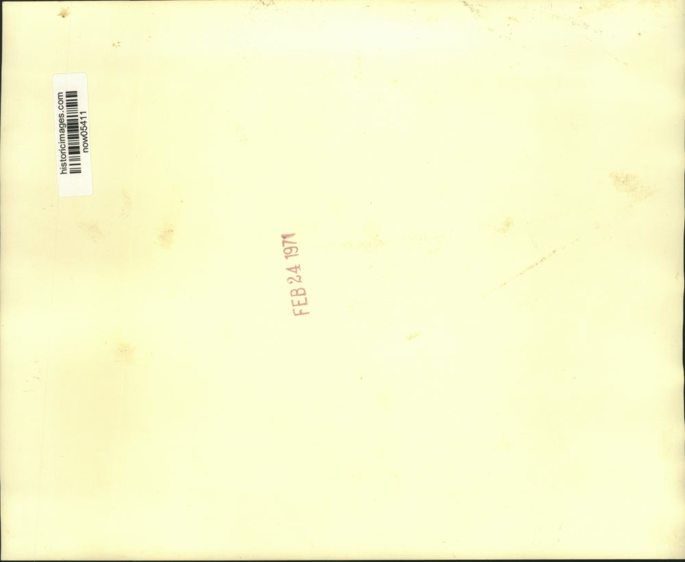 1971 Press Photo Brazilian Consul Gomide with newsmen in Montevideo, Uruguay.