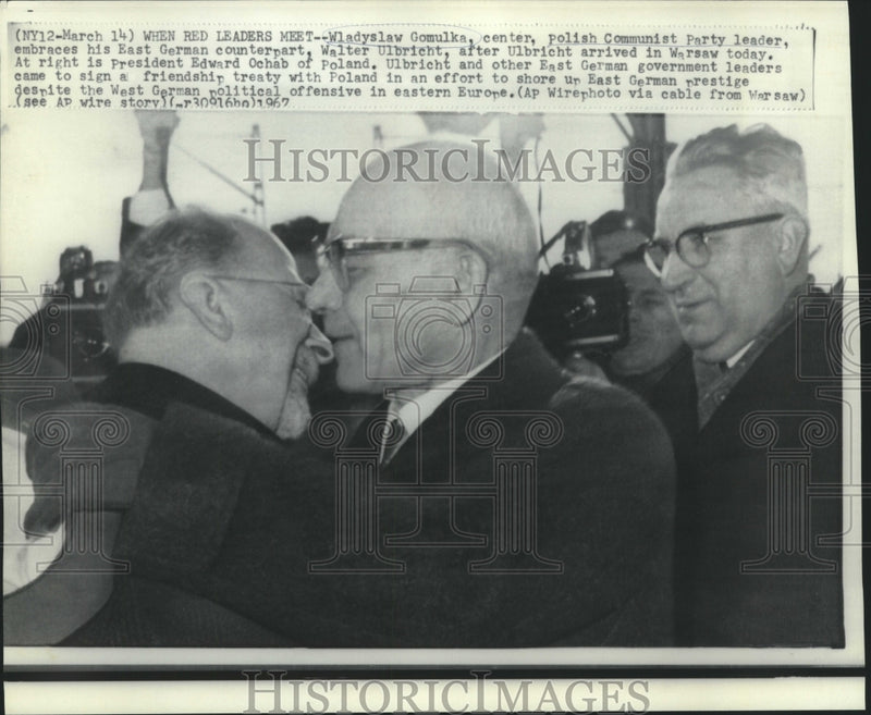 Load image into Gallery viewer, 1967 Press Photo Poland's Gomulka and East Germany's Ulbricht embrace in Warsaw.
