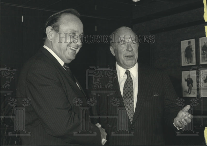 Load image into Gallery viewer, 1986 Press Photo Federal Foreign Affairs Minister Genscher with George Shultz

