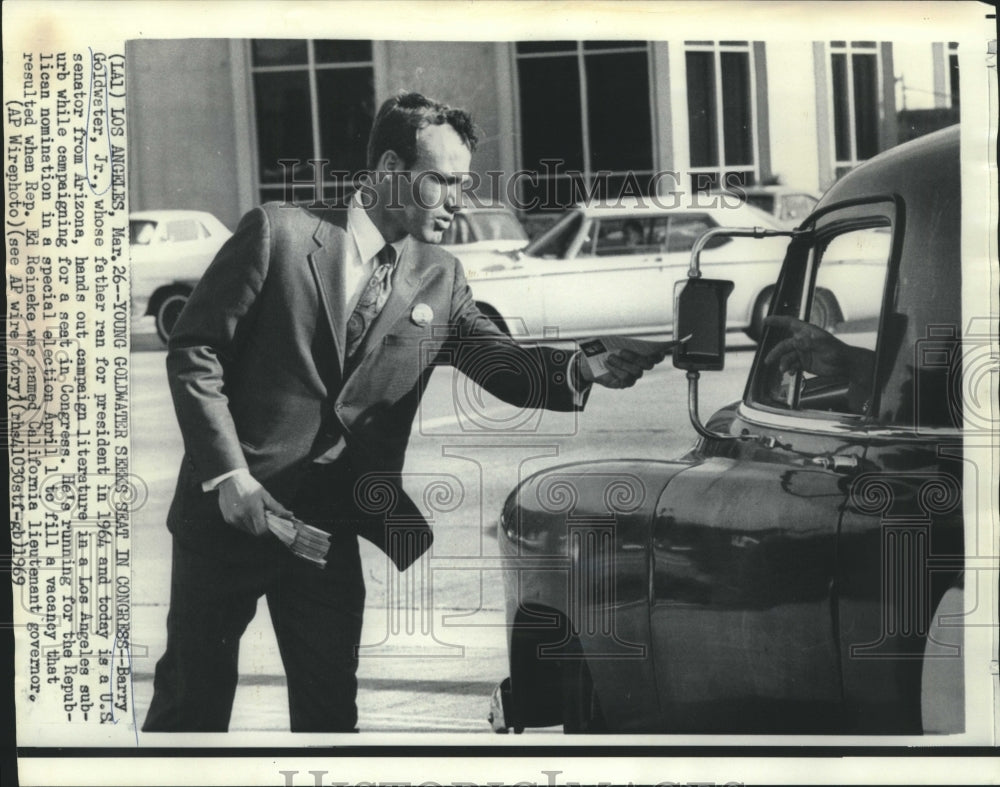 1969 Press Photo Barry Goldwater, Jr., hands out campaign literature in CA