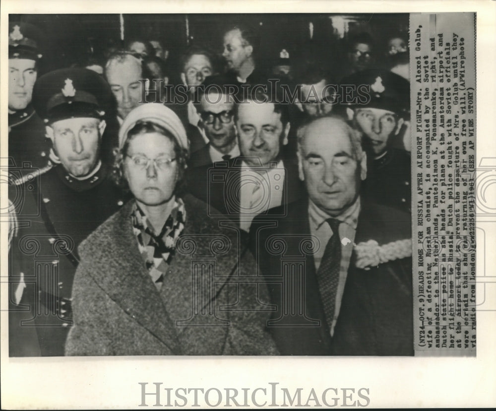 1961 Press Photo Mrs. Alexei Golub with Soviet officials &amp; Dutch police to plane