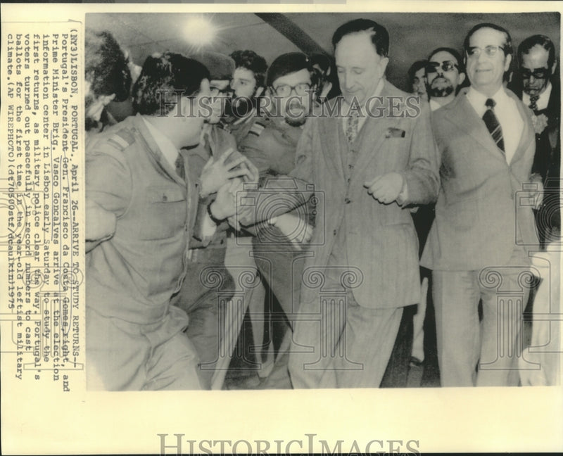 Load image into Gallery viewer, 1975 Press Photo Portugal's President Costa Gomes &amp; others in Lisbon
