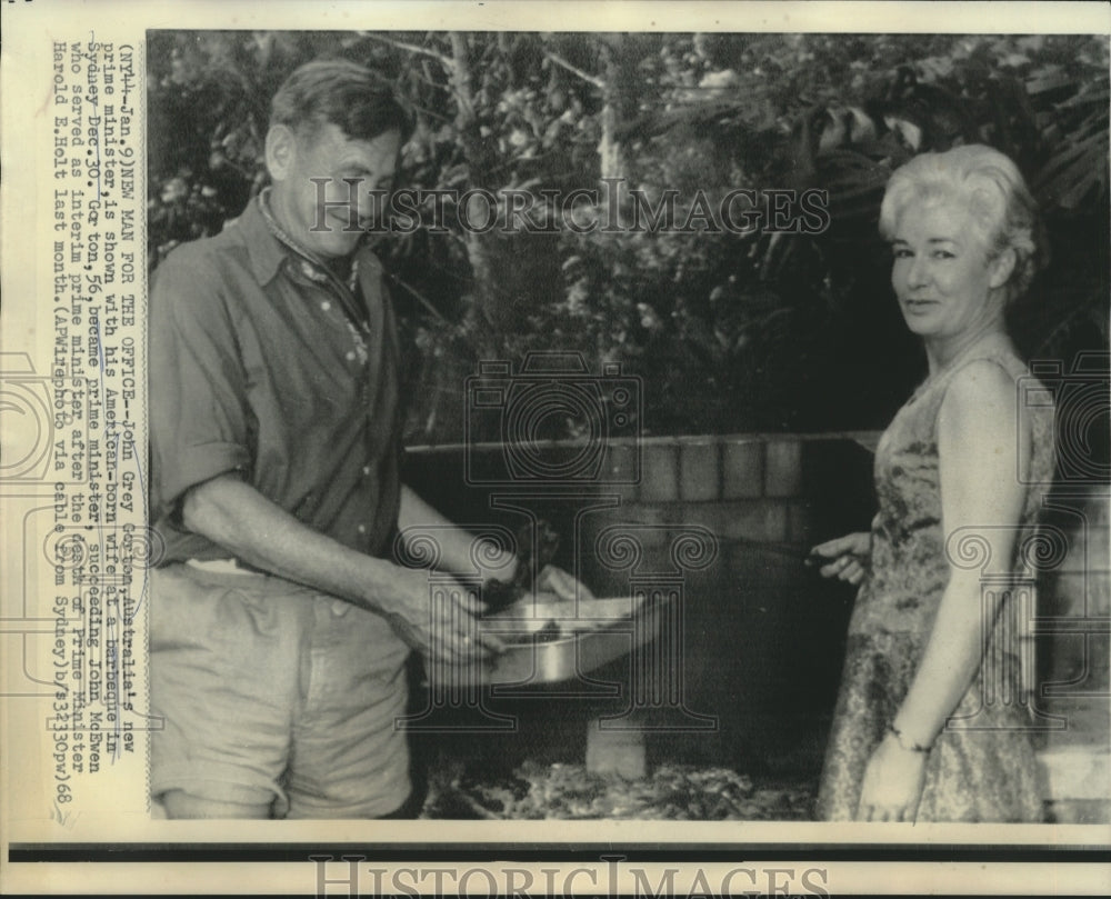 1968 Press Photo Australia's Prime Minister John Gorton with wife at barbecue