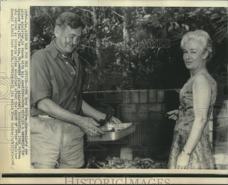 Load image into Gallery viewer, 1968 Press Photo Australia's Prime Minister John Gorton with wife at barbecue
