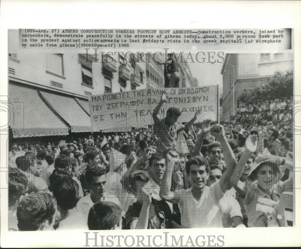 1965 Press Photo Construction workers & carpenters demonstrate in Athens, Greece