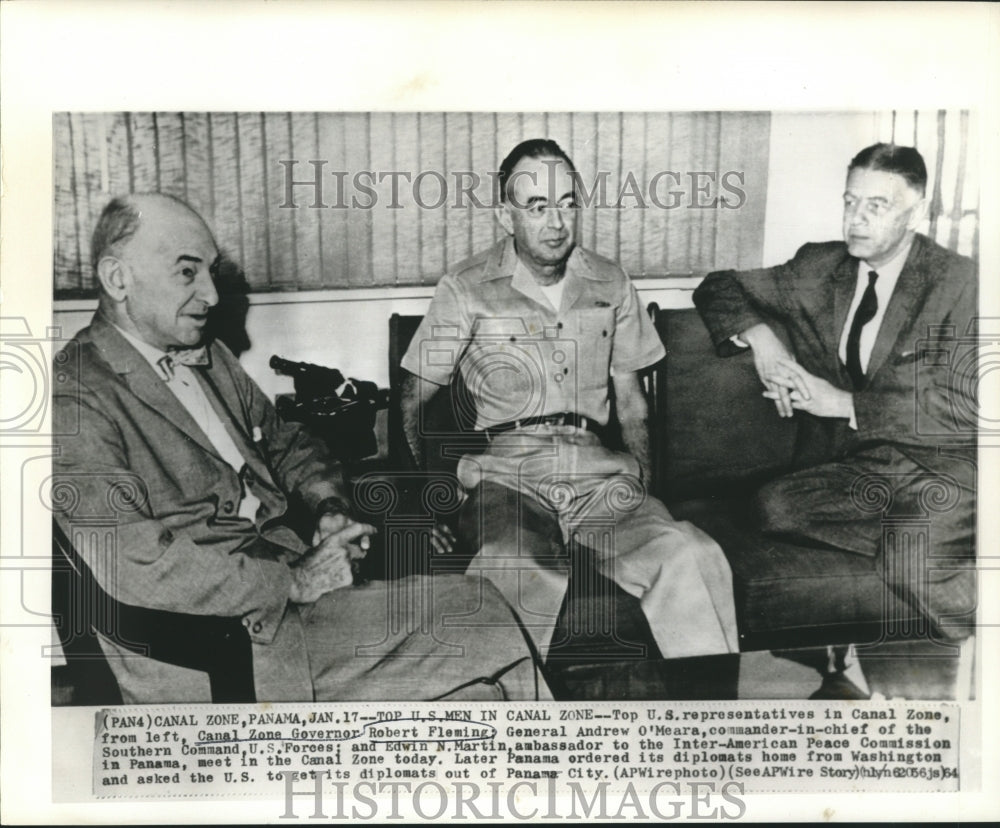 1964 Press Photo Canal Zone Governor Fleming &amp; others meet in Canal Zone