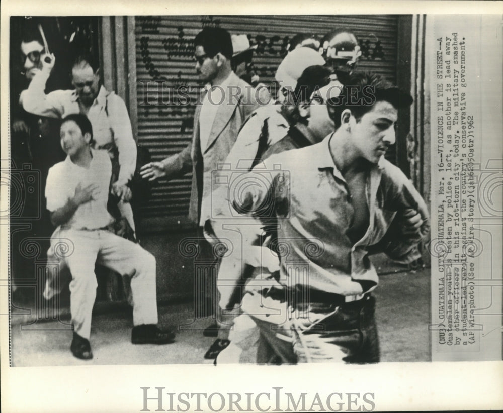 1962 Press Photo Violence in Guatemalan streets between police & students