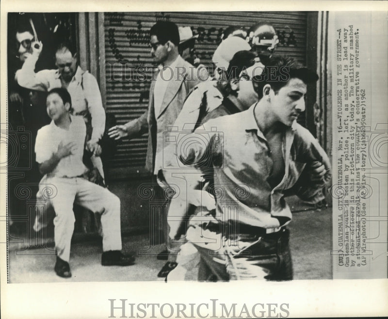 Load image into Gallery viewer, 1962 Press Photo Violence in Guatemalan streets between police &amp; students
