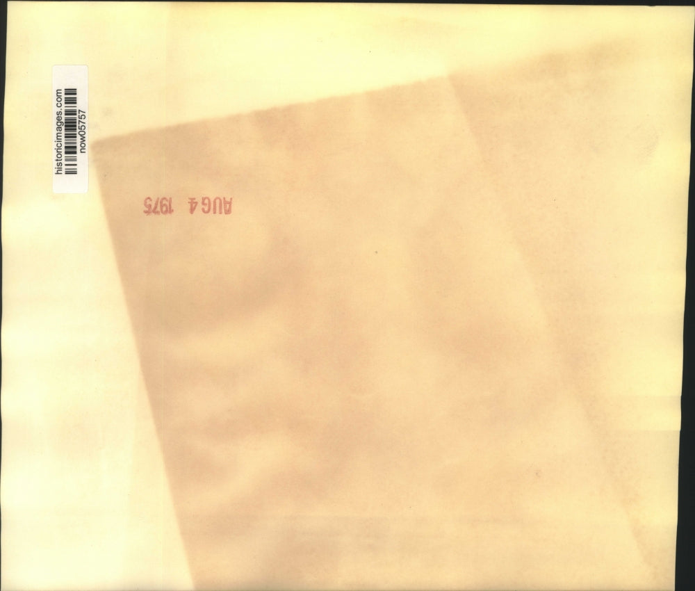 1975 Press Photo Former Senator Gurney & daughters walk past man on bench