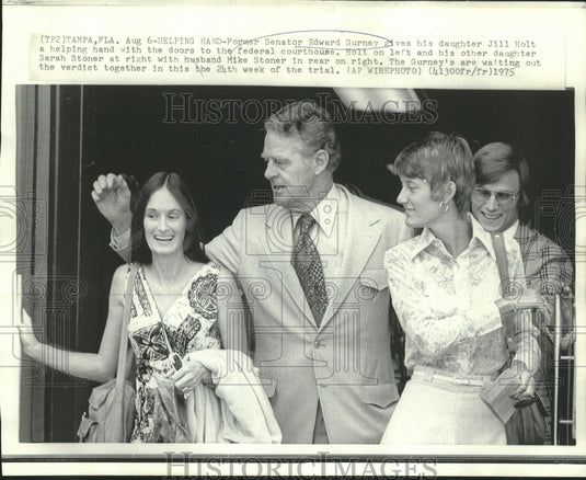 1975 Press Photo Former Senator Gurney & others leave federal courthouse in FL- Historic Images