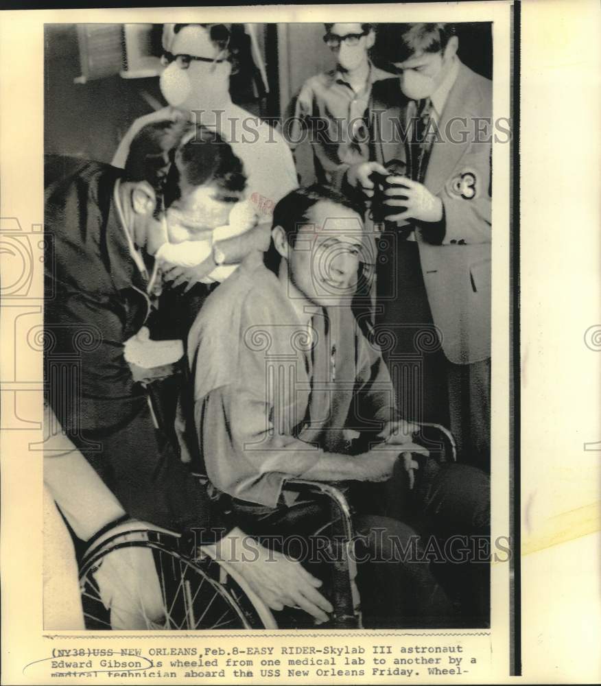 1974 Press Photo Skylab 3&#39;s Edward Gibson wheeled to lab aboard USS New Orleans