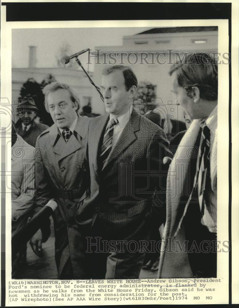 Load image into Gallery viewer, 1974 Press Photo Andrew Gibson, Federal Energy nominee, with newsmen
