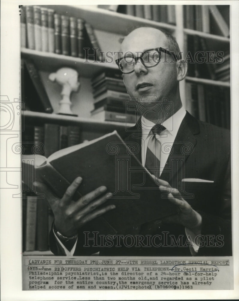 1963 Press Photo Dr. Cecil Harris, Director of 24-hour dial-for-help program