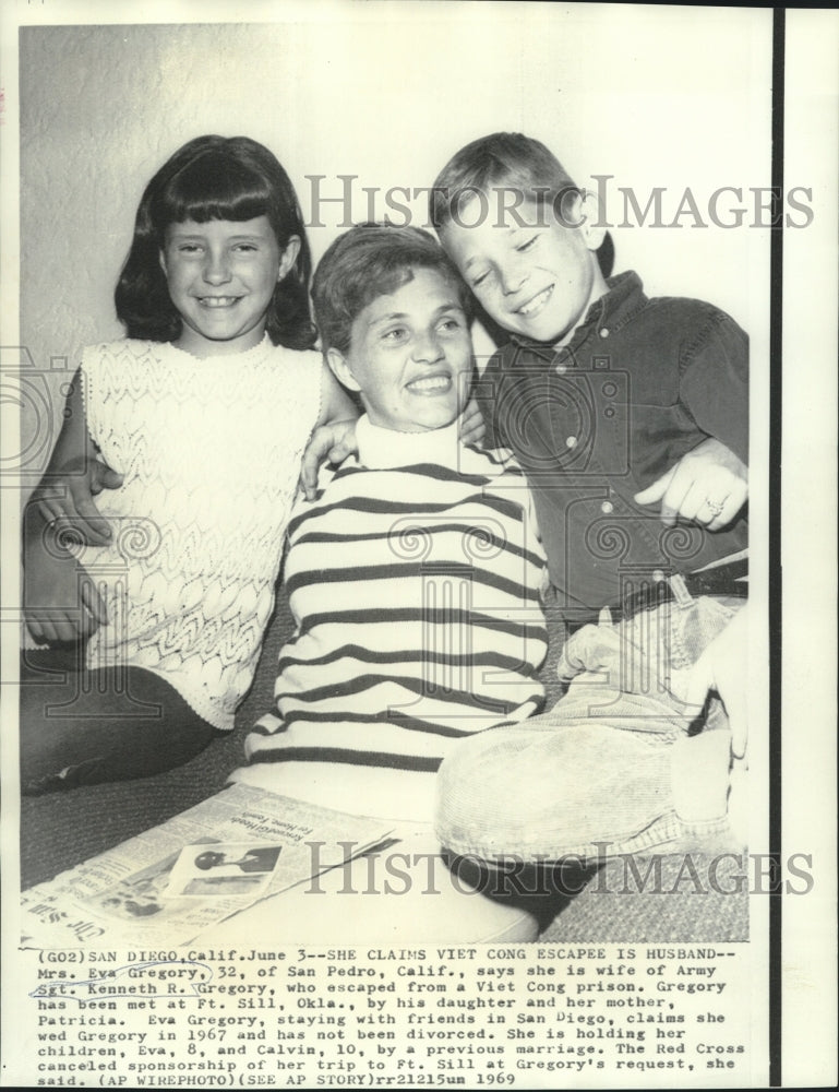 1969 Press Photo Eva Gregory with children Eva &amp; Calvin of San Diego, California