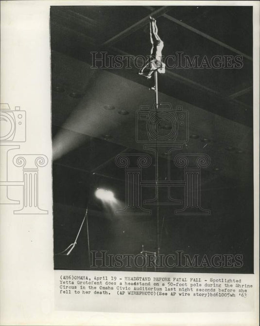 1963 Press Photo Yetta Grotofent performs on 50-foot pole at Shrine Circus in NE