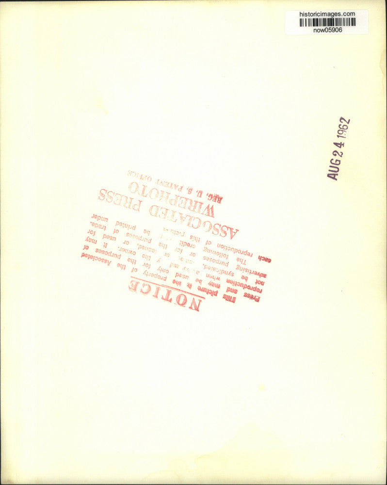 1962 Press Photo Mrs. Helena Gruebnau reunited with daughter Mrs. Reuter in MI