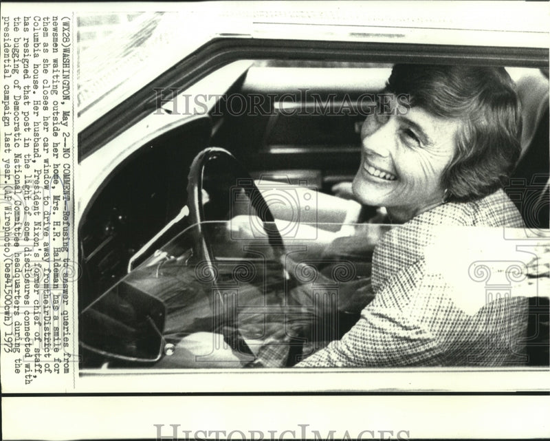 Load image into Gallery viewer, 1973 Press Photo Mrs. H.R. Haldeman smiles at newsmen as she closes car window
