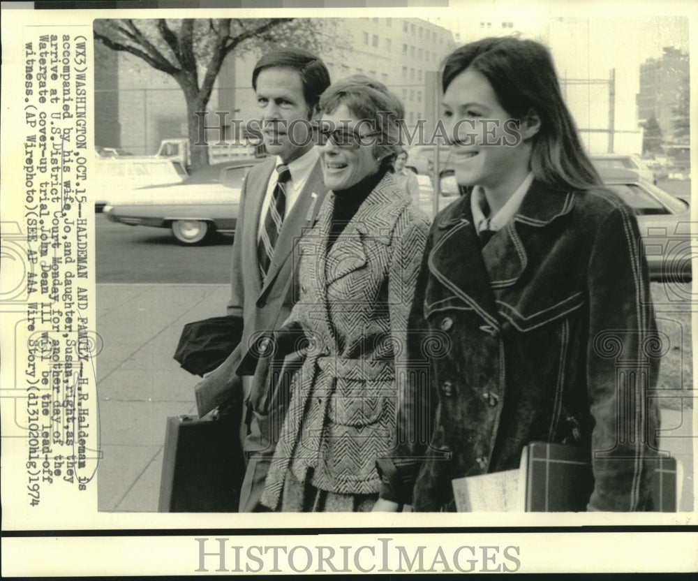 1974 Press Photo H.R. Haldeman &amp; family arrive at U.S. District Court