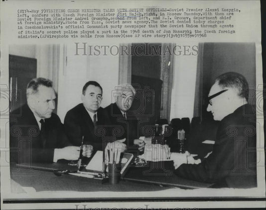 1968 Press Photo Soviet Premier Kosygin & Czech's Hajek with others in Moscow