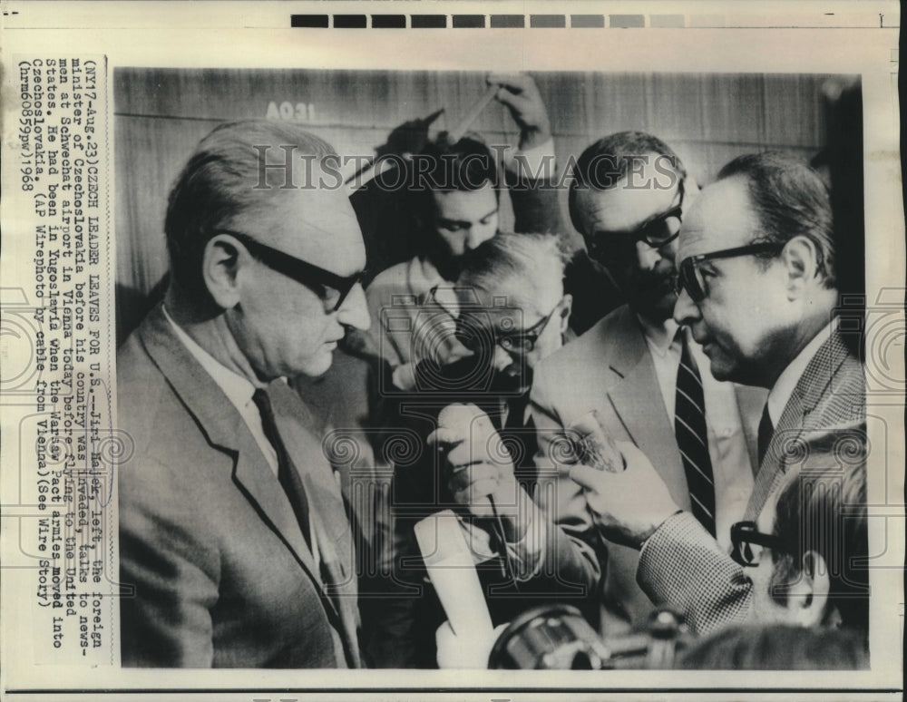 1968 Press Photo Foreign Minister Jiri Kajek of Czechoslovakia with newsmen