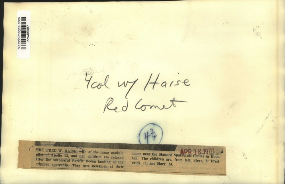 1970 Press Photo Mrs. Fred Haise & children meet newsmen at their Houston home.