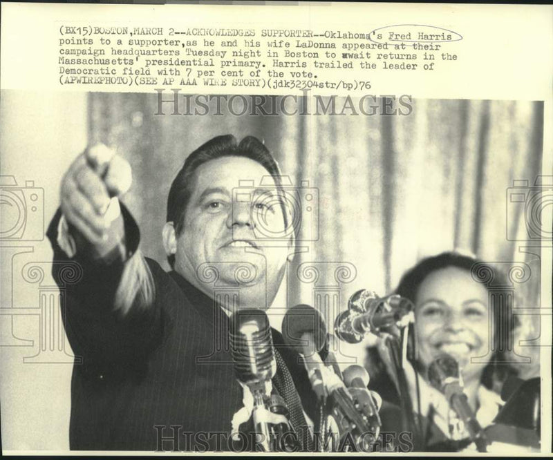 Load image into Gallery viewer, 1976 Press Photo Fred Harris &amp; wife at Massachusetts' campaign headquarters

