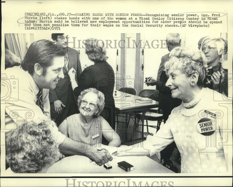 Load image into Gallery viewer, 1971 Press Photo Senator Fred Harris visits Senior Citizens Center in Miami
