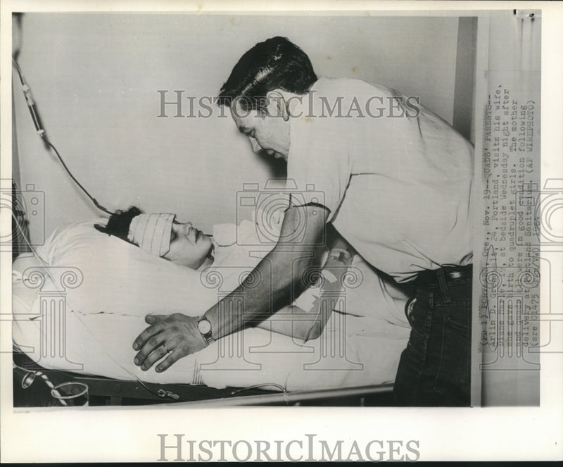 Load image into Gallery viewer, 1964 Press Photo Oregon's quadruplet girl parents Mr. &amp; Mrs. Arlin Greenwalt
