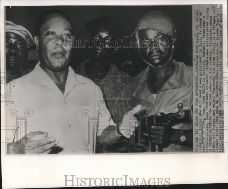 Load image into Gallery viewer, 1963 Press Photo Nicholas Grunitsky arrives in Lome, Togo to head new government
