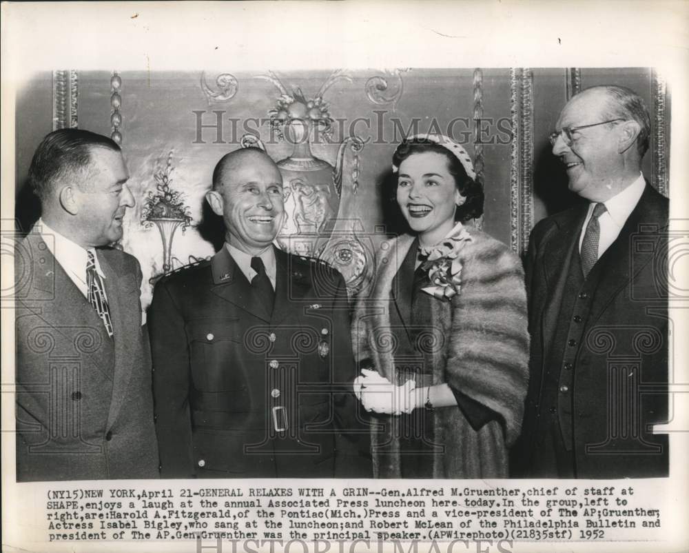 1952 Press Photo General Alfred Gruenther &amp; others at Associated Press luncheon