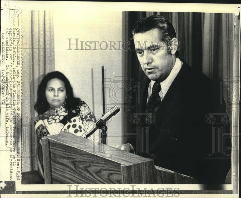 Load image into Gallery viewer, 1971 Press Photo Senator Fred Harris &amp; wife with Florida Capitol Press Corps.
