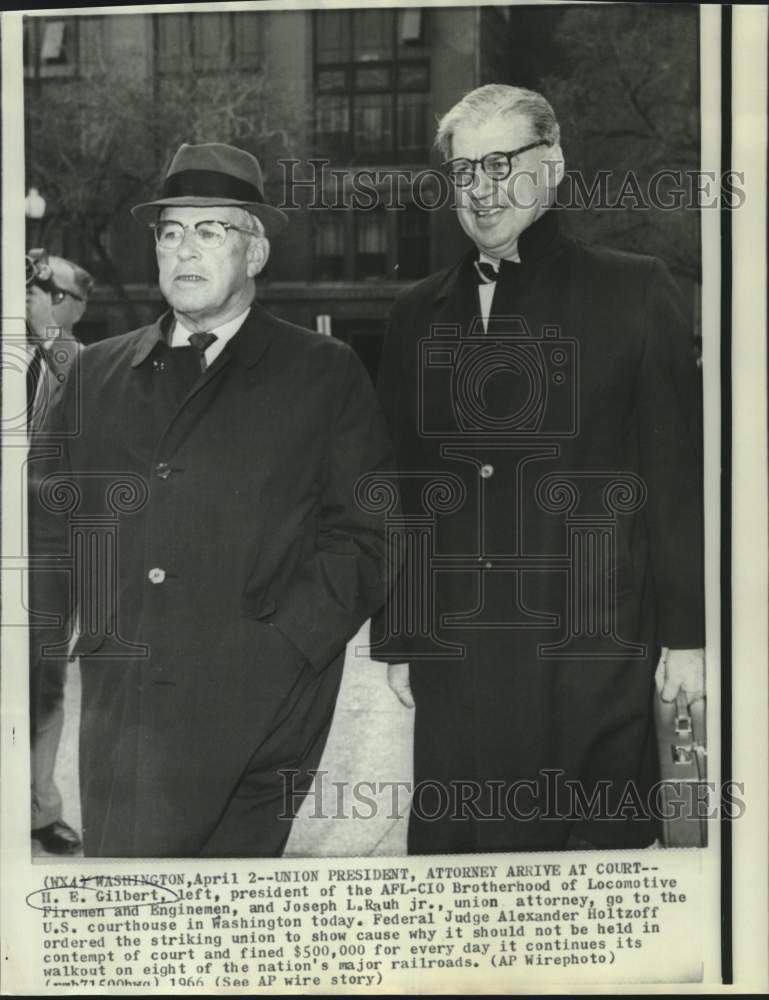 Load image into Gallery viewer, 1966 Press Photo H.E. Gilbert, union president &amp; attorney enter U.S. Courthouse
