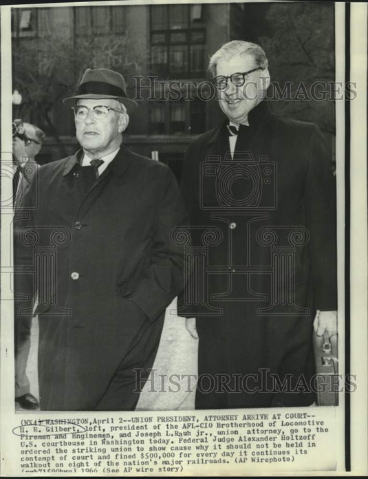 1966 Press Photo H.E. Gilbert, union president & attorney enter U.S. Courthouse