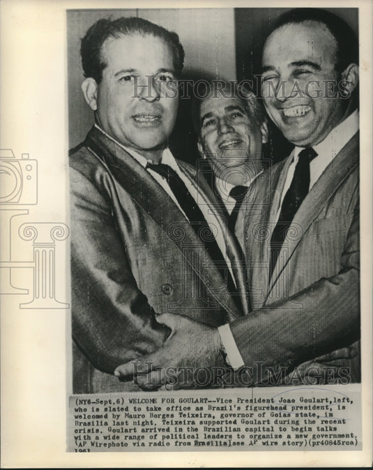 1961 Press Photo Vice President Goulart welcomed to Brasilia by Gov. Teixeira.