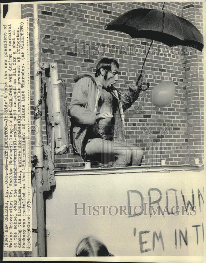 1975 Press Photo Tulane President Sheldon Hackney dunked at school carnival