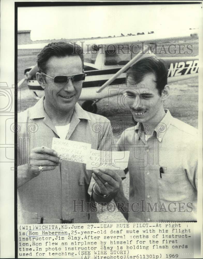 Load image into Gallery viewer, 1969 Press Photo Ron Haberman, deaf mute pilot, instructed with flash cards
