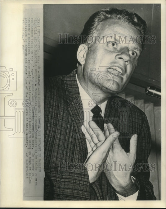 1961 Press Photo Evangelist Billy Graham gestures during news conference