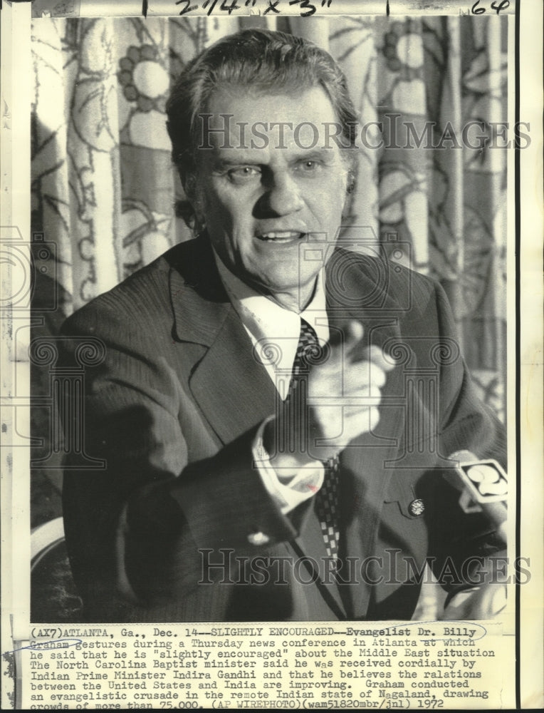 1972 Press Photo Evangelist Billy Graham gestures at Atlanta news conference