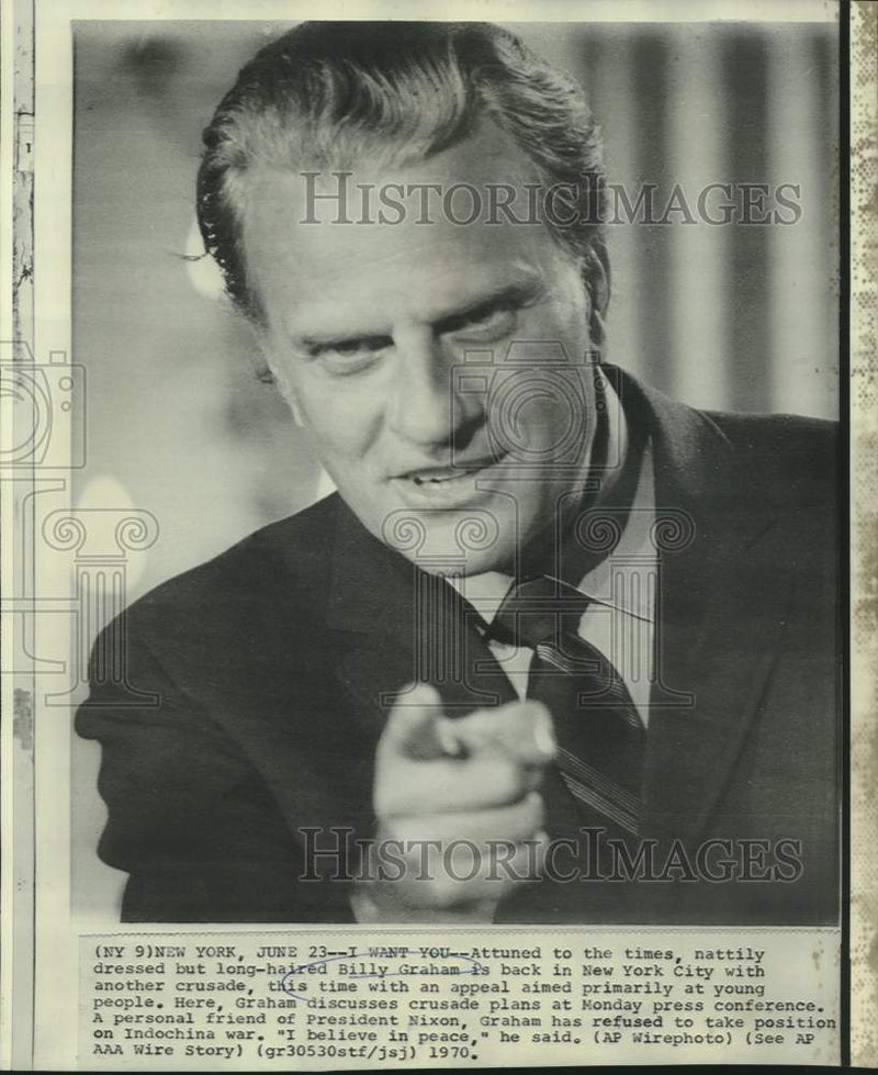 Load image into Gallery viewer, 1970 Press Photo Bill Graham discusses crusade plans at press conference in NY

