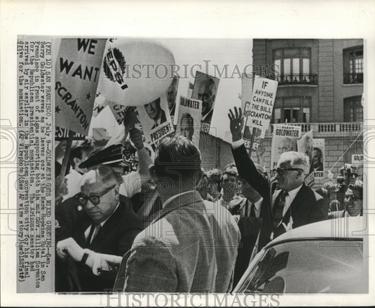 1964 Press Photo Senator Goldwater at Mark Hopkins Hotel with mixed support