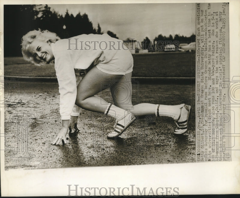 Load image into Gallery viewer, 1963 Press Photo Betty Gilbert, Oregon State University 100-yard specialist

