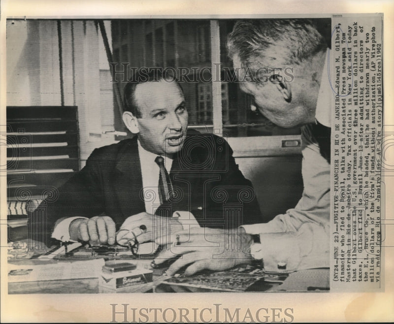 Load image into Gallery viewer, 1962 Press Photo Fugitive financier Edward Gilbert with AP newsman Masterson
