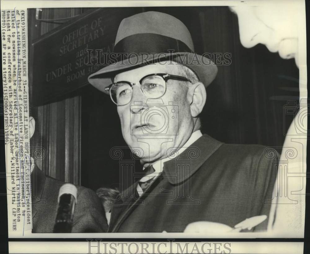 1966 Press Photo H.C. Gilbert arrives at Labor Department in Washington